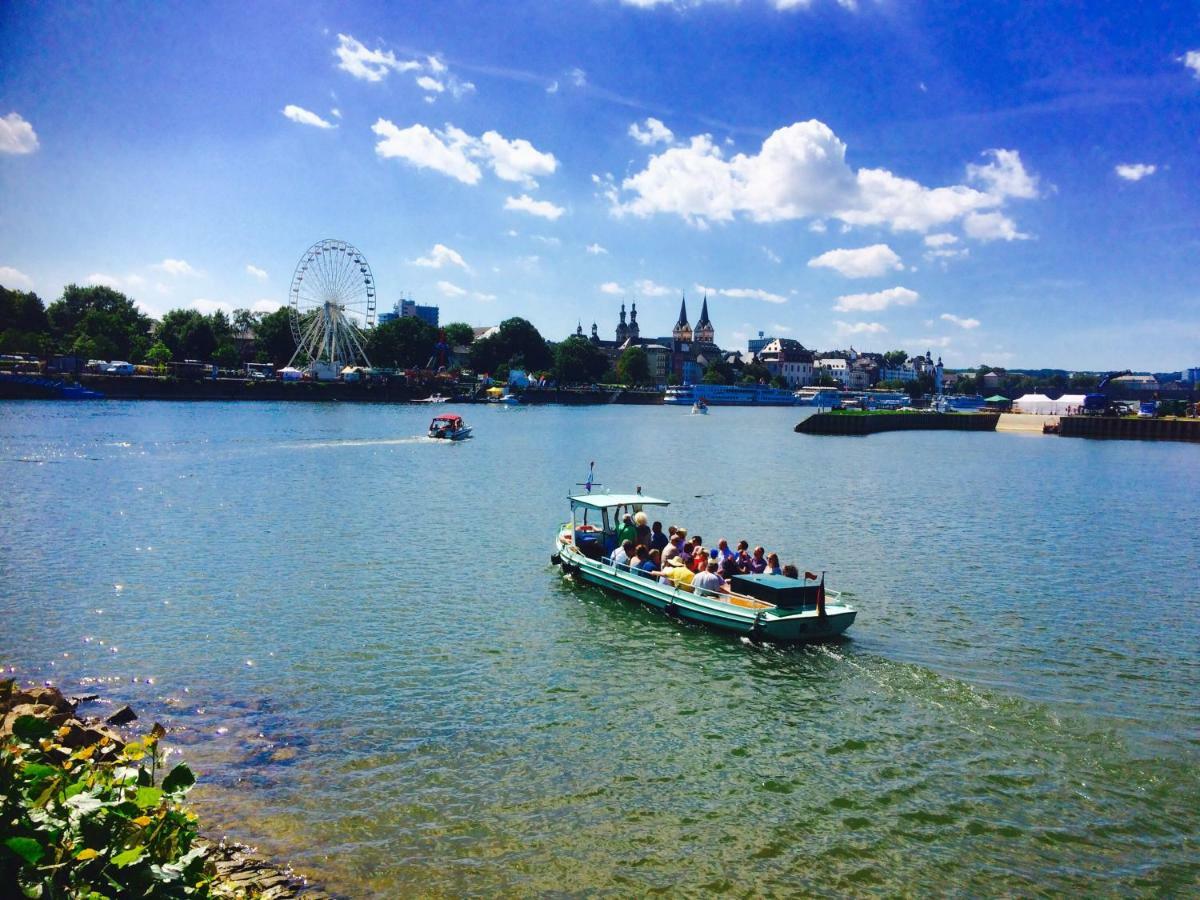 Ferienwohnung Haus am Ufer mit Rheinpanoramablick Koblenz  Exterior foto